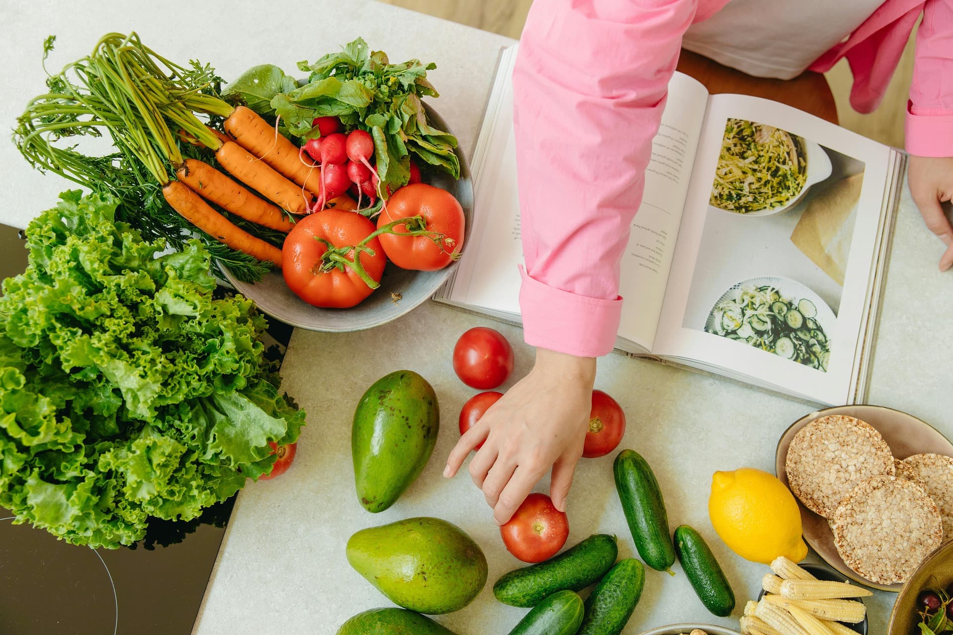 Okładka wpisu Dominacja estrogenowa - przyczyny, objawy i dietoterapia